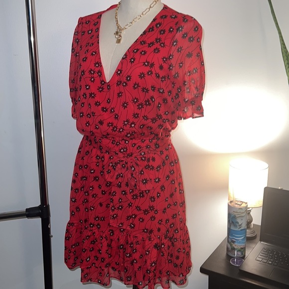 EXPRESS RED FLORAL MINI DRESS!❤️🍍🍍🍍 - Picture 2 of 6